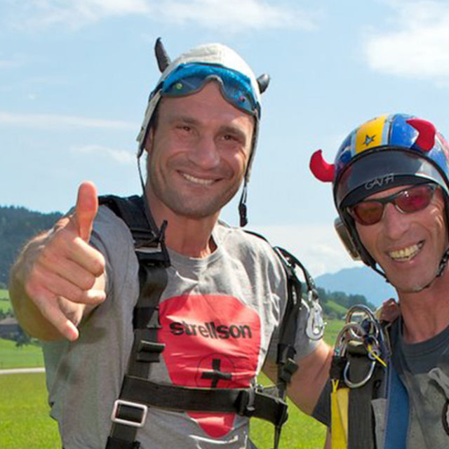 Zwei Profis geben Gas! Freddy und Vitali Klitschko, zusammen 12 Tandemsprünge bei Bestfallschirm Tirol über St. Johann
