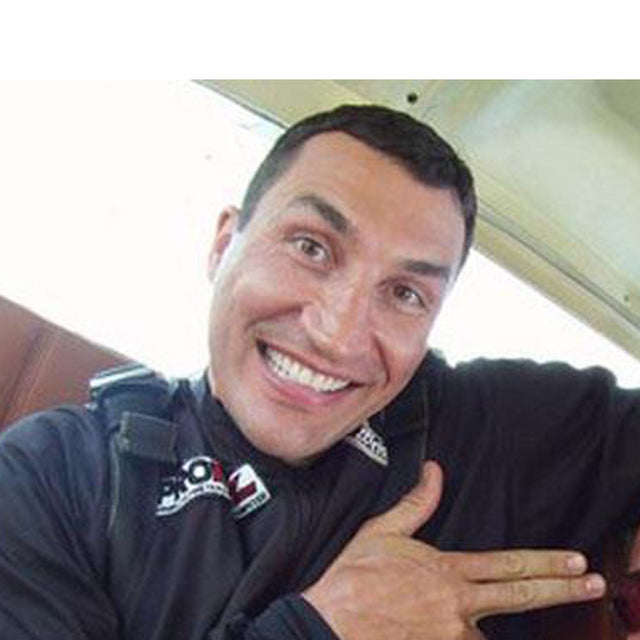 – Wladimir Klitschko - Boxweltmeister, Business Man, Helikopterpilot und Stammgast bei Bestskydive Tirol in den Bergen über St. Johann beim Fallschirmspringen. Power PUR mit Bestskydive in St. Johann Tirol - dieses Gefühl wirst Du nie mehr vergessen! 